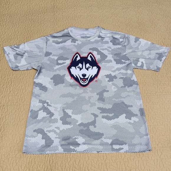 Uconn Huskies camo jersey size M - Picture 1 of 5